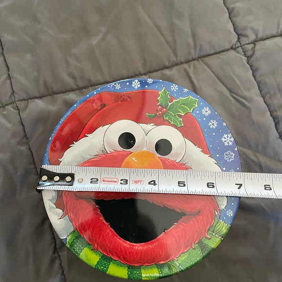 Sesame Street Christmas Cookie Tin box - Picture 9 of 9